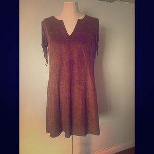 Dress with fringes on sleeves